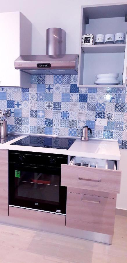 Lamberti Beach Apartment - 150 M From The Sea - Just Renewed - Wifi 사보나 외부 사진