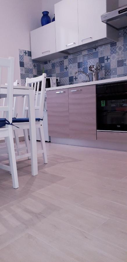 Lamberti Beach Apartment - 150 M From The Sea - Just Renewed - Wifi 사보나 외부 사진