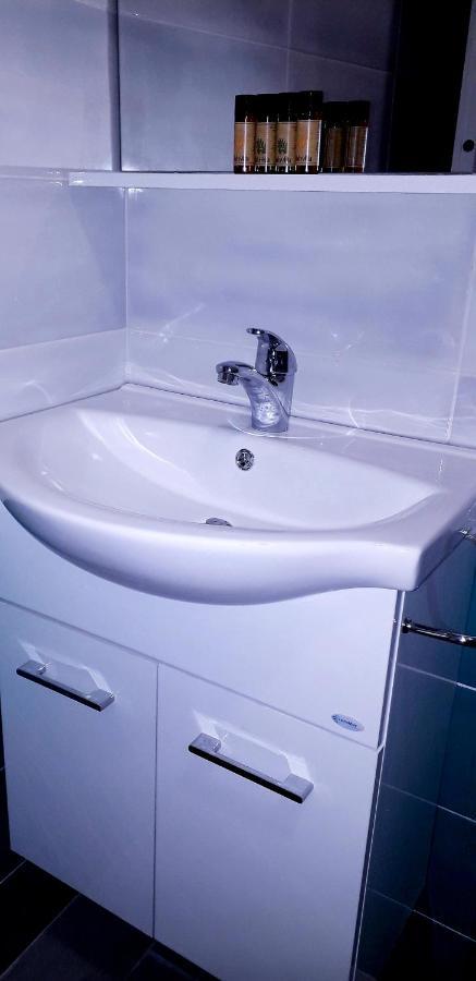 Lamberti Beach Apartment - 150 M From The Sea - Just Renewed - Wifi 사보나 외부 사진