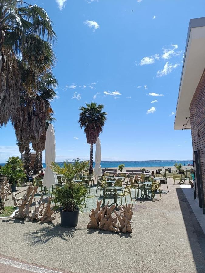 Lamberti Beach Apartment - 150 M From The Sea - Just Renewed - Wifi 사보나 외부 사진