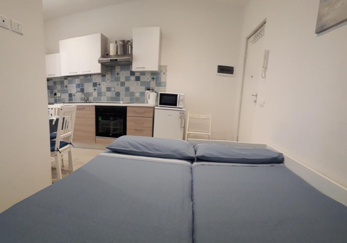 Lamberti Beach Apartment - 150 M From The Sea - Just Renewed - Wifi 사보나 외부 사진